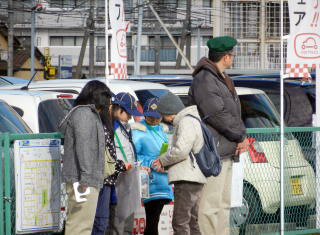 年末街頭募金活動の写真です